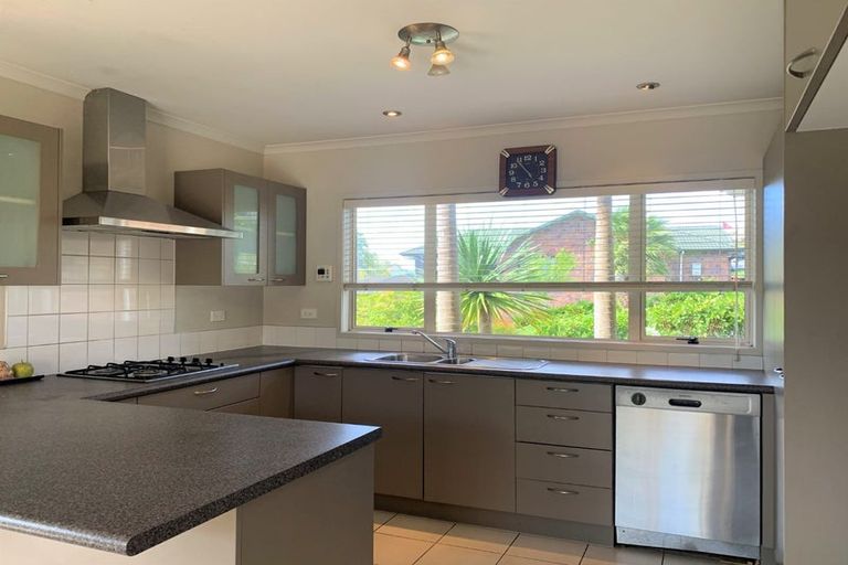 Photo of property in 1 Luna Place, Henderson, Auckland, 0612