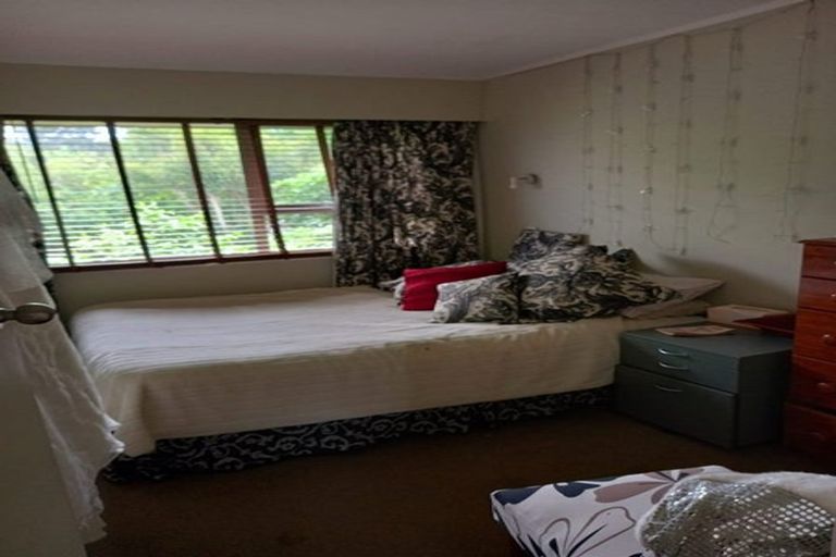 Photo of property in 2/2 Norman Road, Titirangi, Auckland, 0604