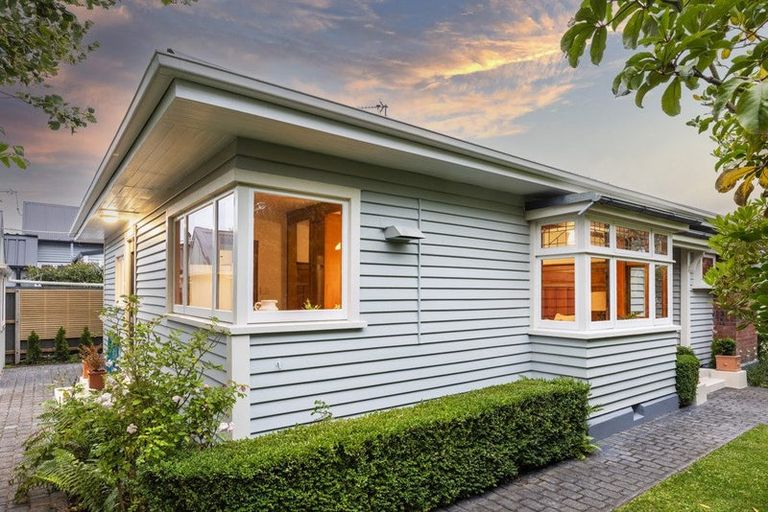 Photo of property in 94 Hawthorne Street, Strowan, Christchurch, 8052