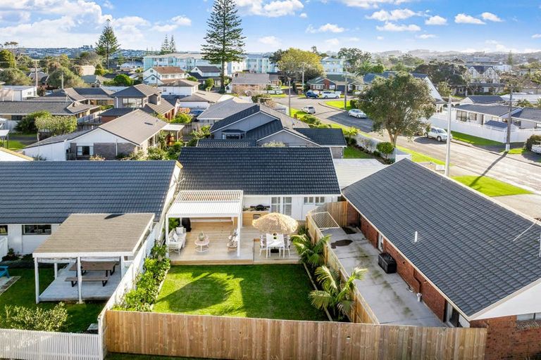 Photo of property in 2/4 Beach Road, Orewa, 0931