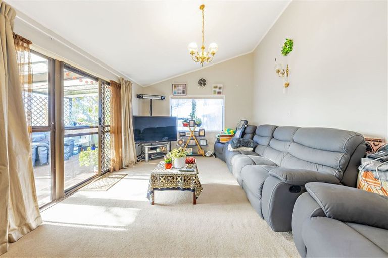 Photo of property in 8 Abelia Place, Papatoetoe, Auckland, 2025