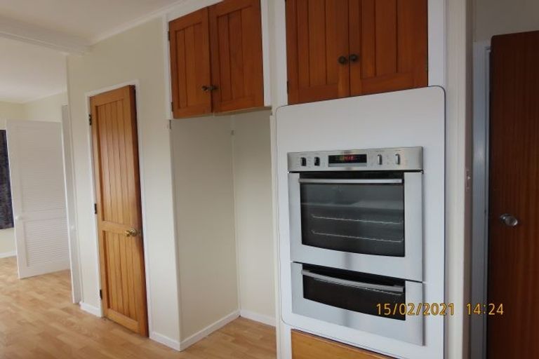 Photo of property in 8 Bodi Place, Te Atatu South, Auckland, 0610