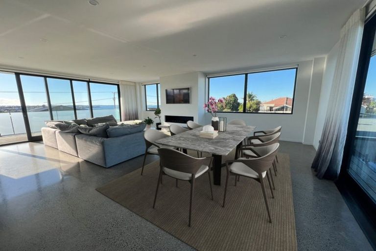 Photo of property in 11b Montgomery Avenue, Rothesay Bay, Auckland, 0630