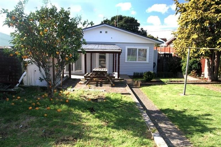 Photo of property in 64 Record Street, Fitzroy, New Plymouth, 4312