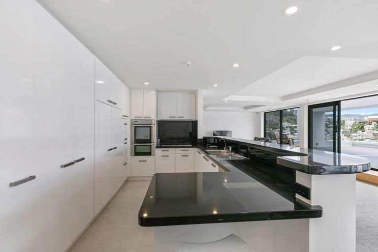 Photo of property in 6/308 Oriental Parade, Oriental Bay, Wellington, 6011