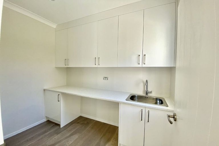 Photo of property in 70 Donegal Park Drive, Flat Bush, Auckland, 2019