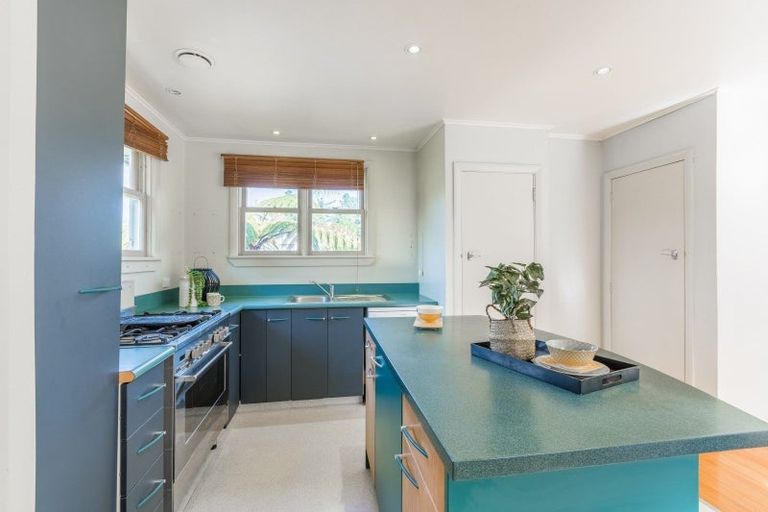 Photo of property in 3 Gates Road, Waikanae Beach, Waikanae, 5036