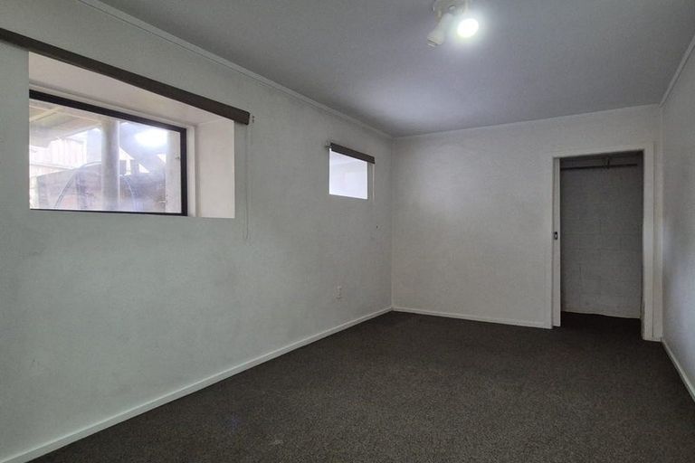 Photo of property in 1 Lauderdale Road, Birkdale, Auckland, 0626