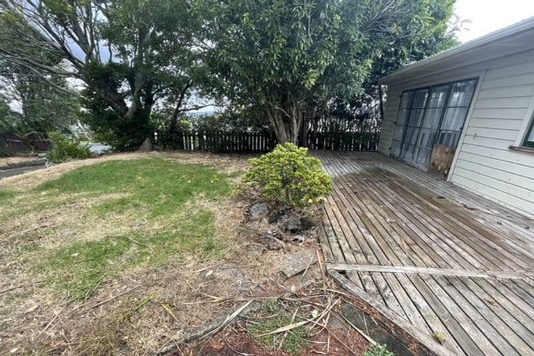 Photo of property in 2 Donovan Avenue, Massey, Auckland, 0614