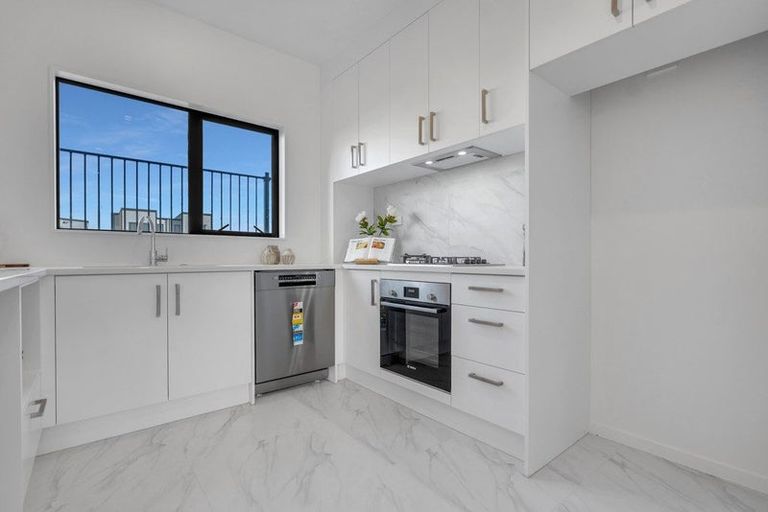 Photo of property in 9a Putiputi Way, Papakura, 2110