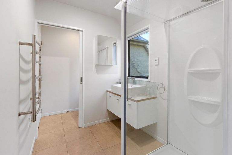 Photo of property in 20 Inverness Lane, Redcliffs, Christchurch, 8081