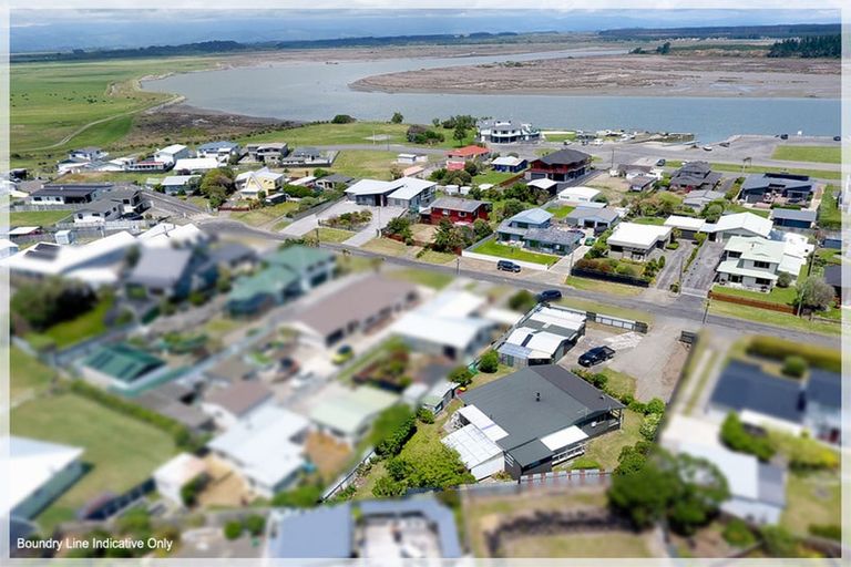 Photo of property in 37 Shortt Street, Foxton Beach, Foxton, 4815
