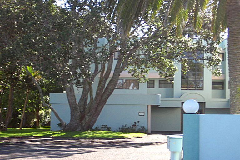 Photo of property in 11a Puriri Avenue, Orewa, 0931