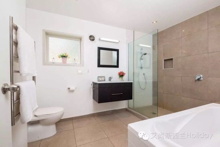 Photo of property in 58 Maxwelton Drive, Mairangi Bay, Auckland, 0630