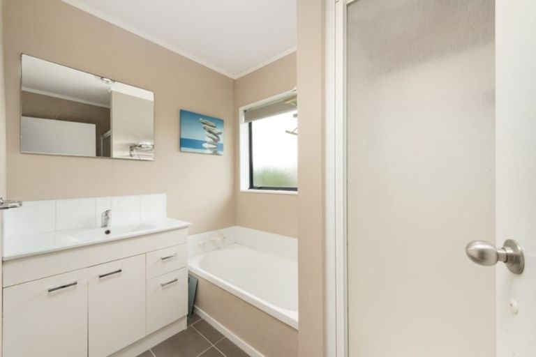 Photo of property in 315 Gravatt Road, Papamoa Beach, Papamoa, 3118