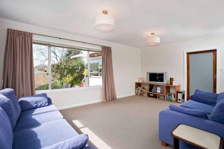 Photo of property in 278 Glenfield Road, Glenfield, Auckland, 0629