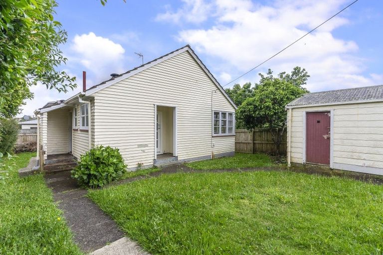 Photo of property in 1/15 Otakau Road, Milford, Auckland, 0620