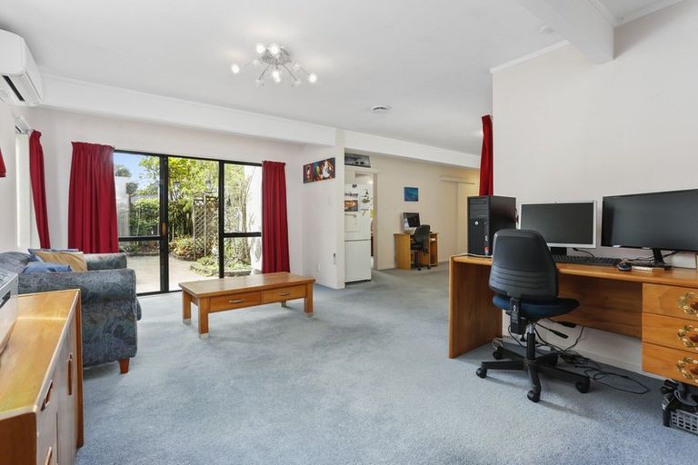 Photo of property in 2/110 Nigel Road, Browns Bay, Auckland, 0630