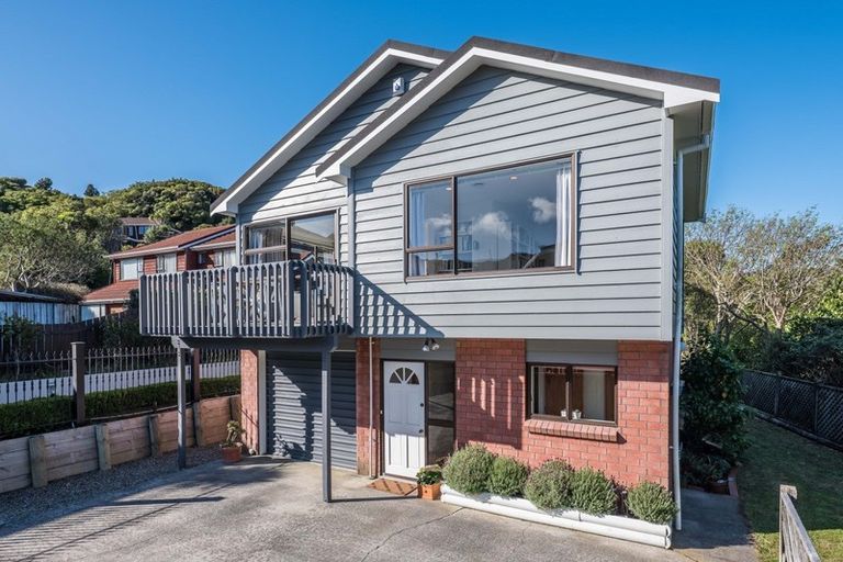 Photo of property in 55 Thatcher Crescent, Crofton Downs, Wellington, 6035