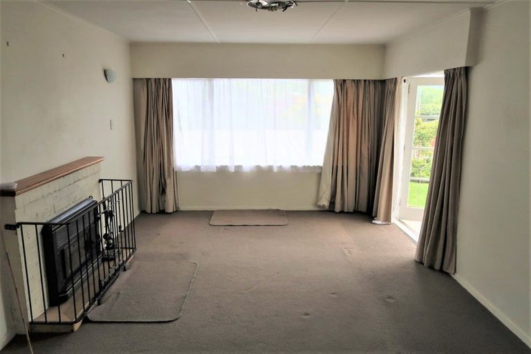 Photo of property in 9 Holland Street, Wainuiomata, Lower Hutt, 5014