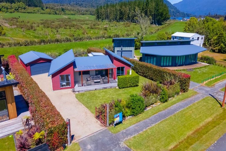 Photo of property in 103 Cashmere Bay Road, Moana, 7875