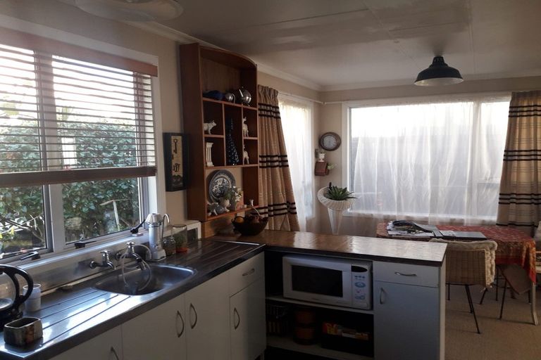 Photo of property in 6 Omata Road, Westown, New Plymouth, 4310