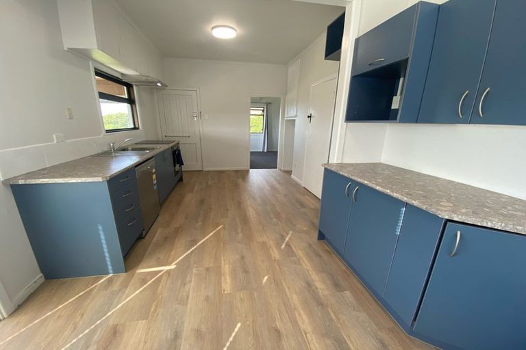 Photo of property in 43 Onewa Road, Northcote, Auckland, 0627