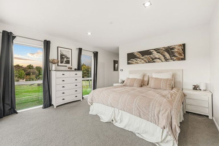 Photo of property in 1 Ngaire Close, Wainui, Silverdale, 0994