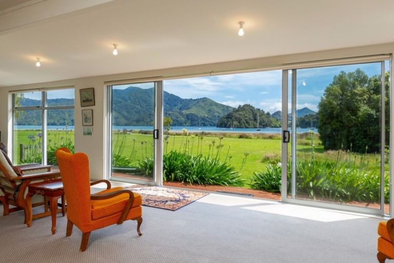 Photo of property in 2323 Queen Charlotte Drive, Ngakuta Bay, Picton, 7281