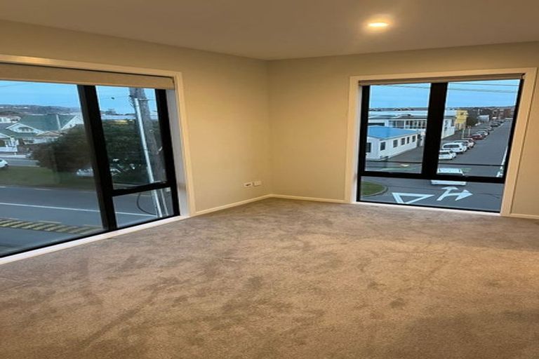 Photo of property in 1/101 Rongotai Road, Wellington, 6022