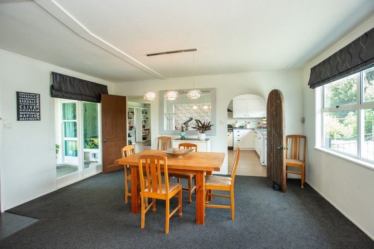 Photo of property in 20 Deakin Place, Clive, 4102