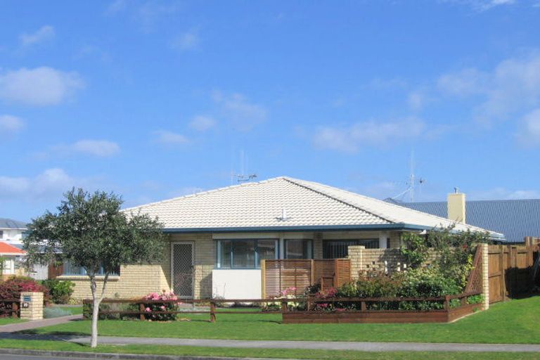 Photo of property in 10 Sandhurst Drive, Papamoa Beach, Papamoa, 3118