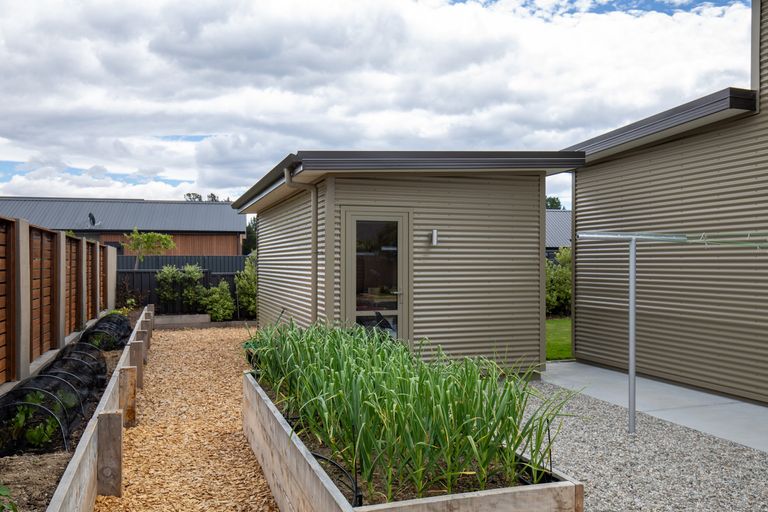 Photo of property in 37 Larch Crescent, Alexandra, 9320