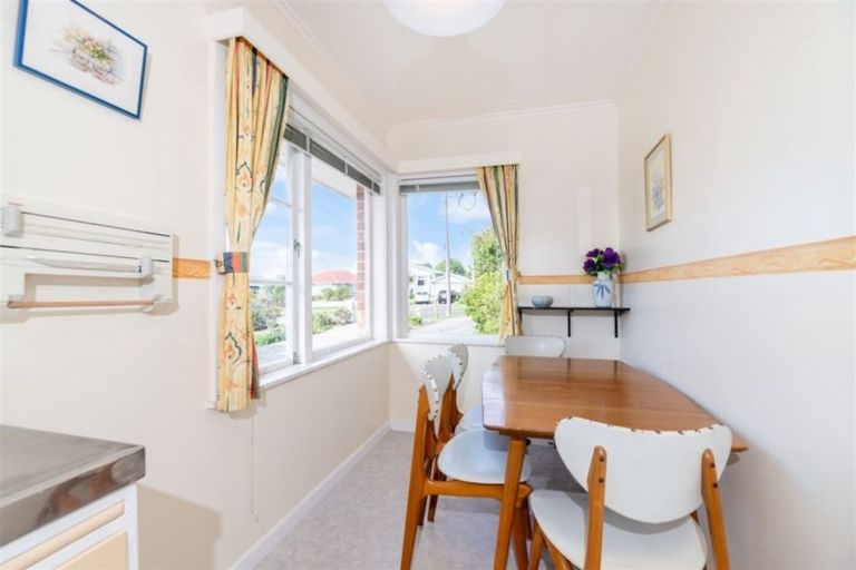 Photo of property in 24 Koromiko Street, New Lynn, Auckland, 0600