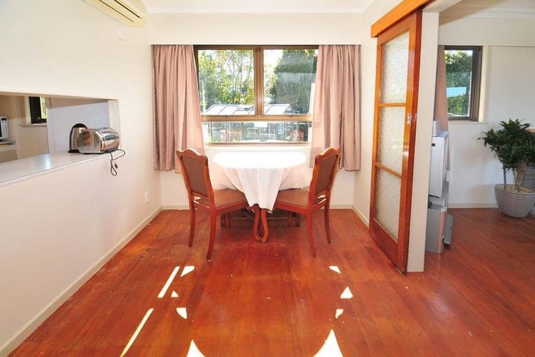 Photo of property in 65 Totaravale Drive, Totara Vale, Auckland, 0629