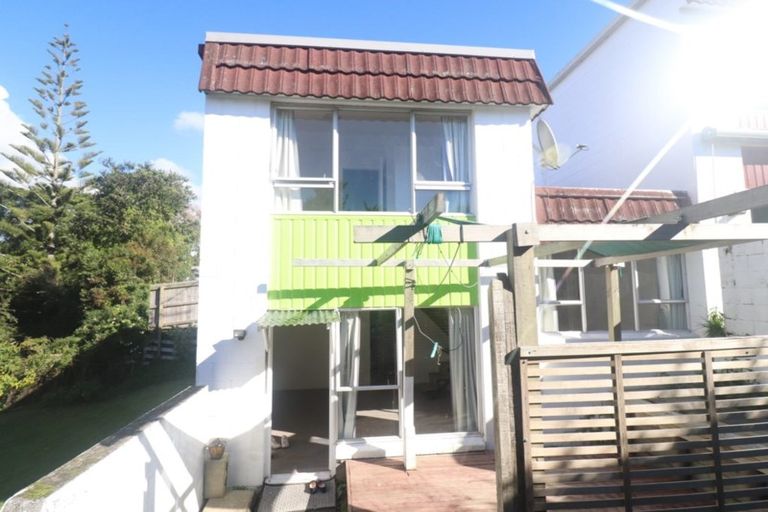 Photo of property in 3/52 Fruitvale Road, New Lynn, Auckland, 0600