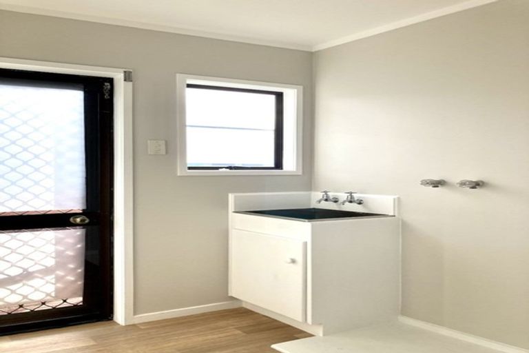 Photo of property in 1/94 Sturges Road, Henderson, Auckland, 0612