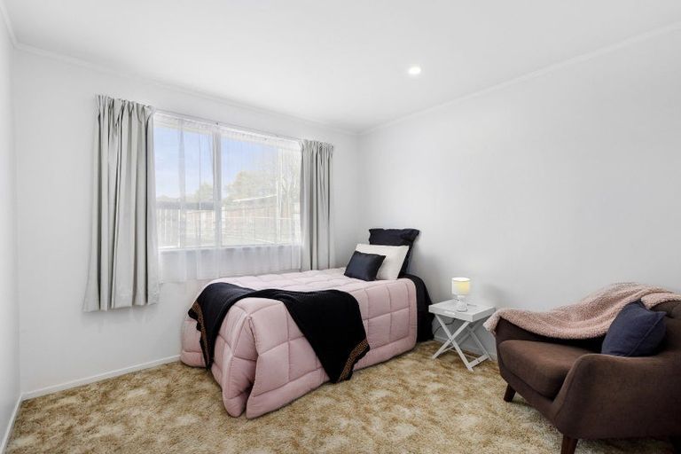 Photo of property in 1/21 Roband Crescent, Brown Owl, Upper Hutt, 5018