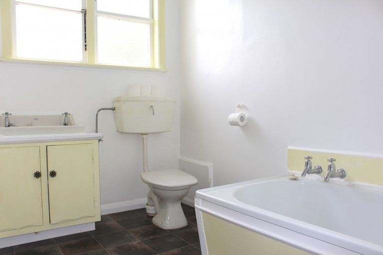 Photo of property in 46 Brandon Street, Featherston, 5710