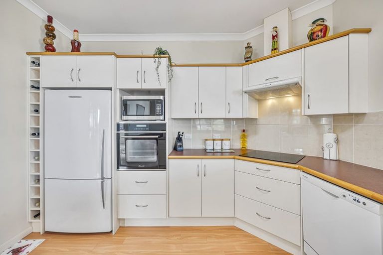 Photo of property in 5 Courtneys, West Harbour, Auckland, 0618