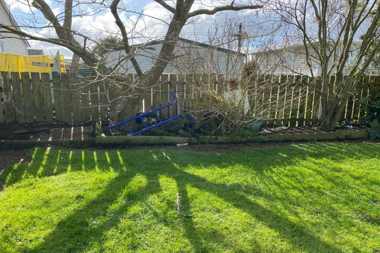 Photo of property in 15 Derby Street, Eltham, 4322