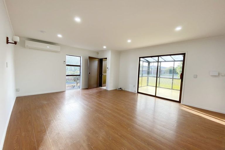 Photo of property in 1/73 Butley Drive, Farm Cove, Auckland, 2012