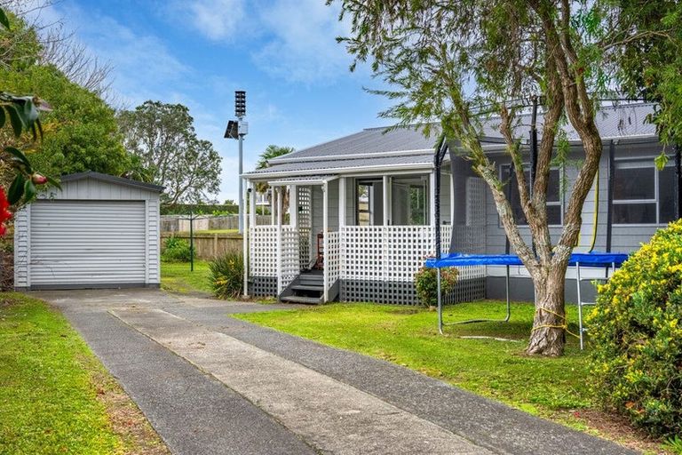 Photo of property in 14 Shearwater Street, One Tree Point, 0118