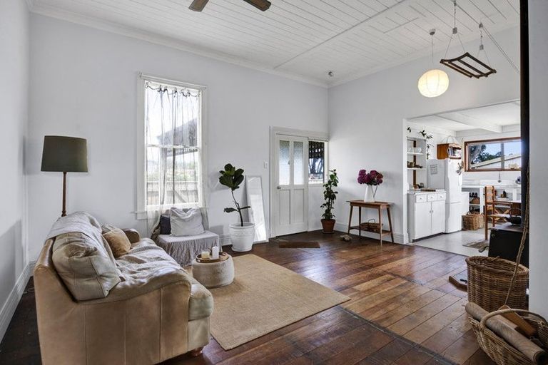 Photo of property in 207 Egmont Street, Patea, 4520