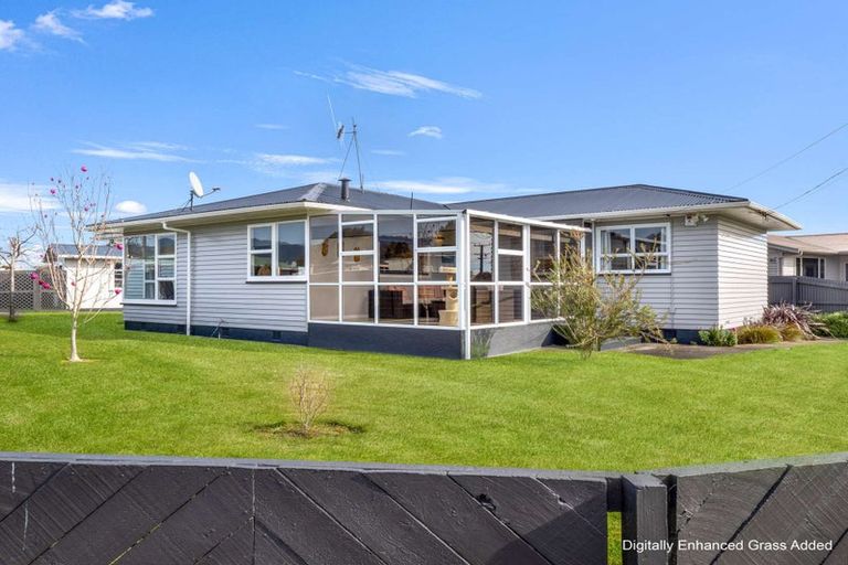 Photo of property in 16 Meadowvale Drive, Levin, 5510