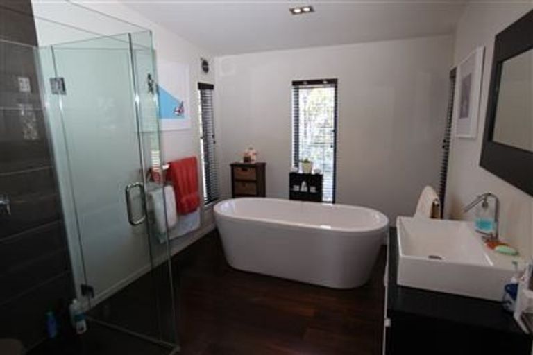 Photo of property in 190a Greenhithe Road, Greenhithe, Auckland, 0632