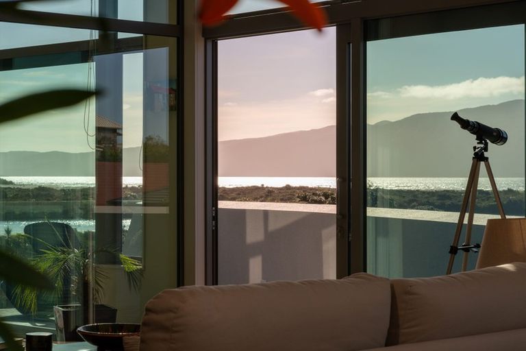 Photo of property in 116 Queens Road, Waikanae Beach, Waikanae, 5036