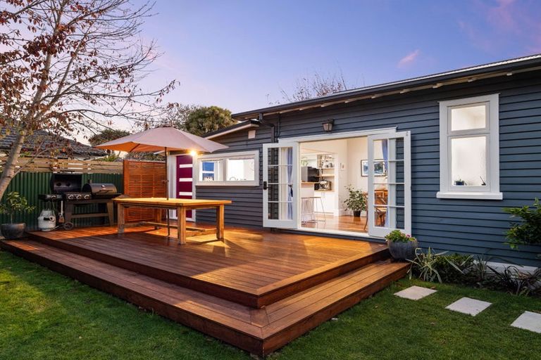 Photo of property in 44 Coopers Road, Dallington, Christchurch, 8061