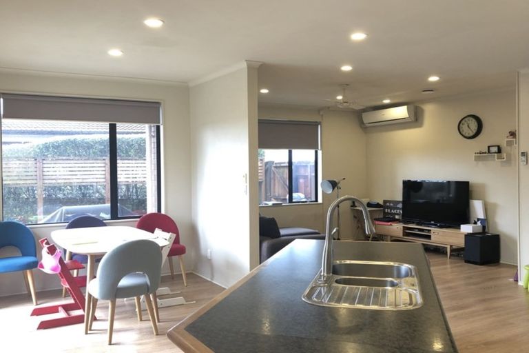 Photo of property in 17 Spoonbill Place, Unsworth Heights, Auckland, 0632