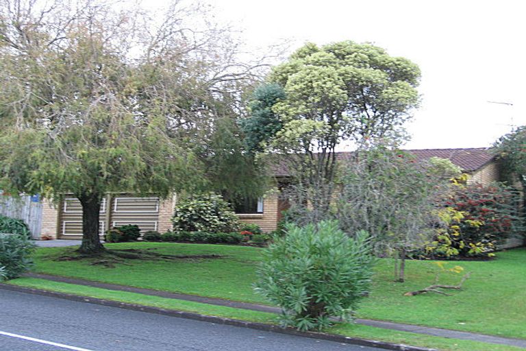 Photo of property in 9 Lexington Drive, Botany Downs, Auckland, 2010